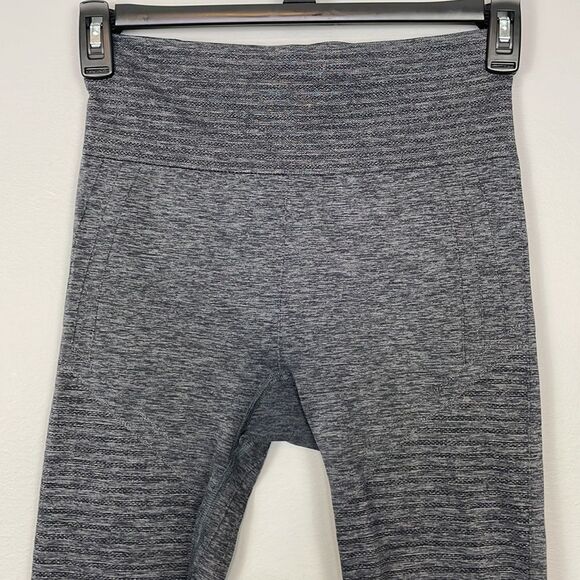 Athleta Seamless Training Compression Tights. Dark Grey. Size Medium. - Picture 2 of 11